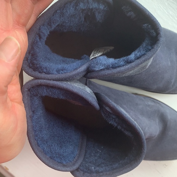 UGG Boots - Picture 3 of 4